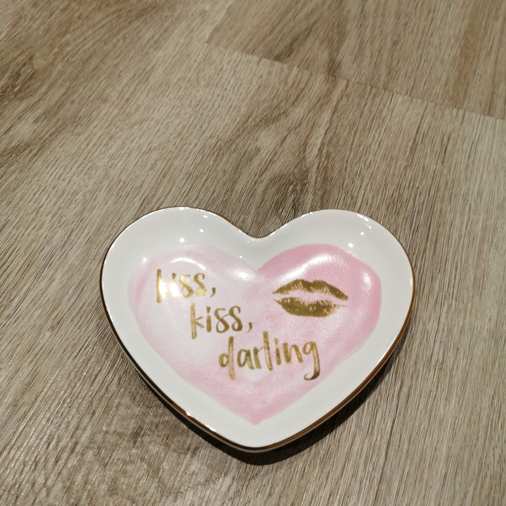 🍀3/$30 Kiss Heart Darling Jewelry Tray